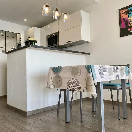 Appartement Standing Center Bay T1, 8, Avec Vue Mer Et Parking Antibes